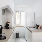 Flh Downtown Flat With Balcony *